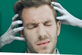 Mann mit Kopfschmerzen